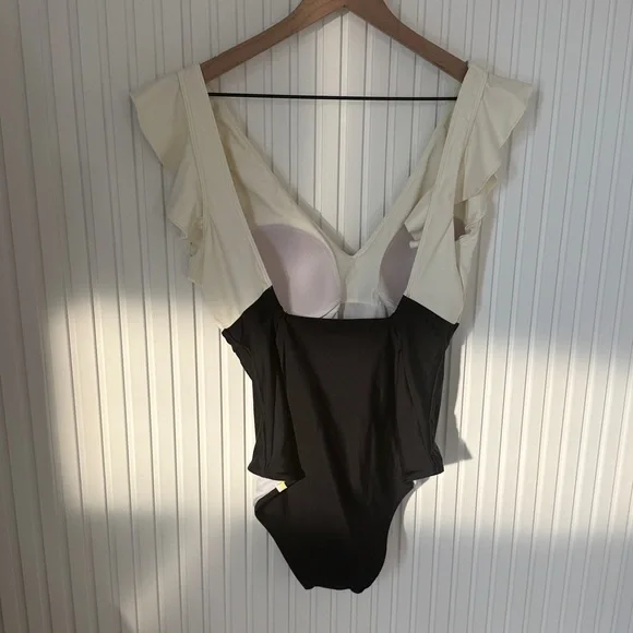 Summer salt Elegant Black and White Ruffle Swimsuit - Picture 2 of 5